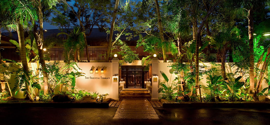 ライトアップされた夜の顔