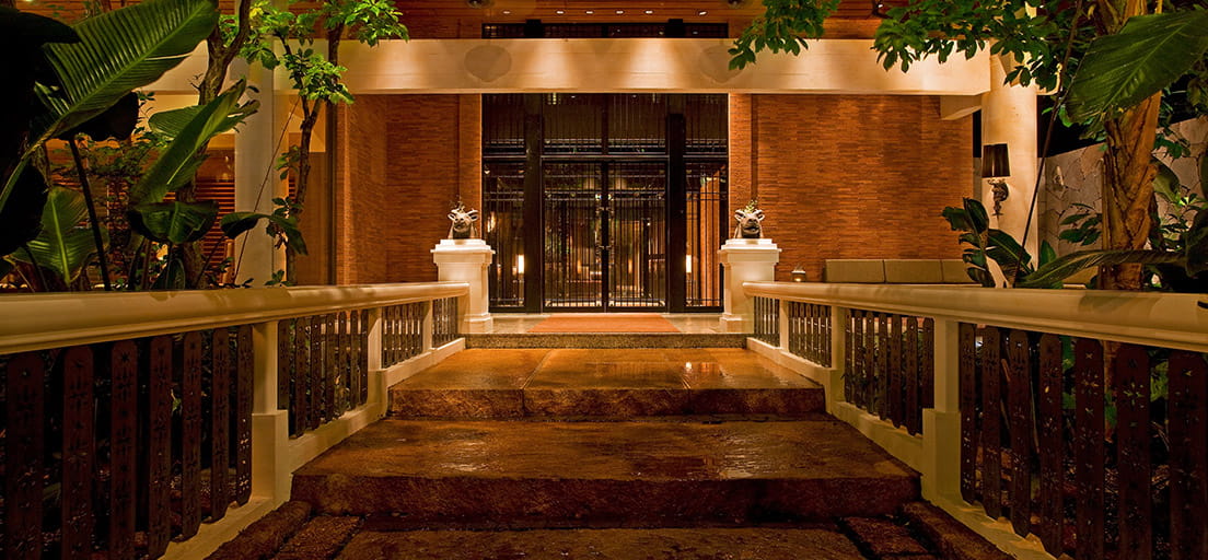 水の音が心地いい非日常への架け橋